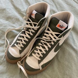 CUSTOM NIKE BLAZERS